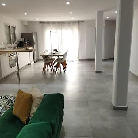 Maison 115 M 2 Avec Jardin *